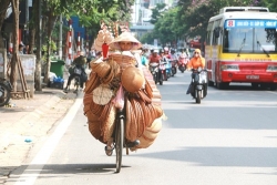 bac bo ngay nang nong chieu toi va dem mua rao va dong nhieu noi