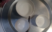 khi chong tuyen bo chi can an com voi muoi trang va nuoc loc cung duoc ban co dam lam nhu chi vo nay khong