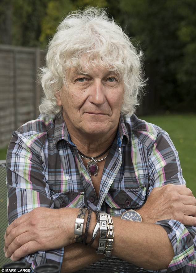 buc hinh gay am anh nguoi xem hai chiec may bay suyt dam vao nhau khi chuan bi ha canh