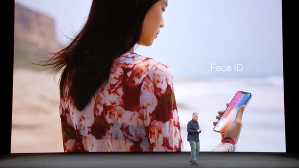 iphone x trieu nguoi mong trinh lang va bi hai chuyen face id