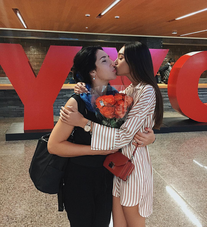 bong hong lai goc viet thi hoa hau hoan vu canada gay sot vi qua goi cam