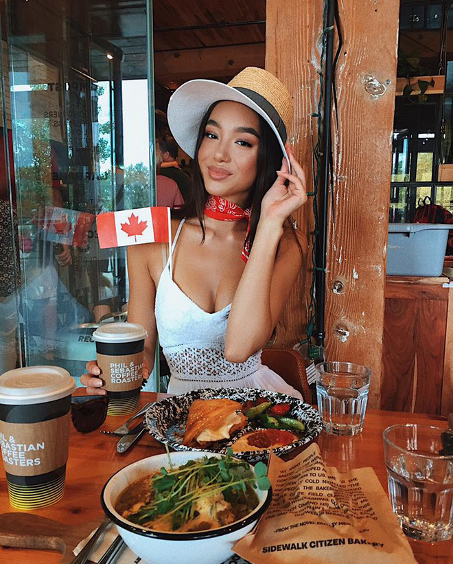 bong hong lai goc viet thi hoa hau hoan vu canada gay sot vi qua goi cam