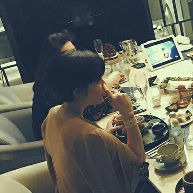 my nhan tinh yeu trong sang chae rim lan dau lo dien sau khi thong bao mang bau