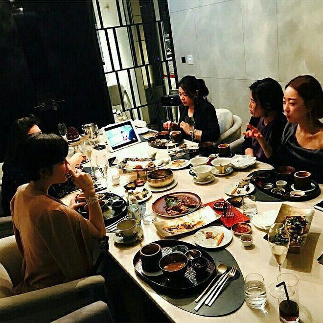 my nhan tinh yeu trong sang chae rim lan dau lo dien sau khi thong bao mang bau