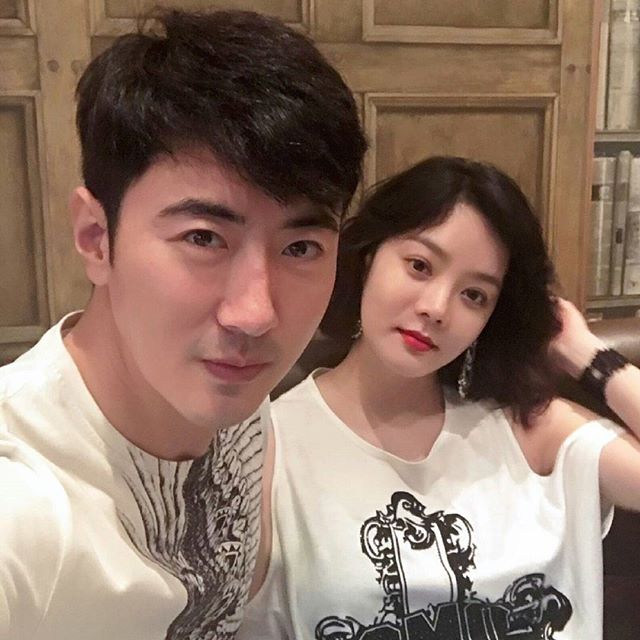 my nhan tinh yeu trong sang chae rim lan dau lo dien sau khi thong bao mang bau