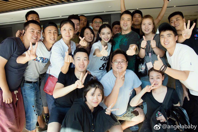 giua tiet troi lanh gia me mot con angelababy van xinh dep rang ngoi