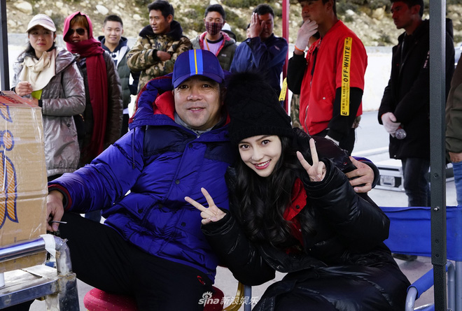 giua tiet troi lanh gia me mot con angelababy van xinh dep rang ngoi