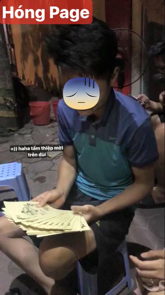 toi cho chang trai ay moi ban gap mat phat thiep cuoi nhung lam lui bo ve vi ban cu cam mat vao dien thoai