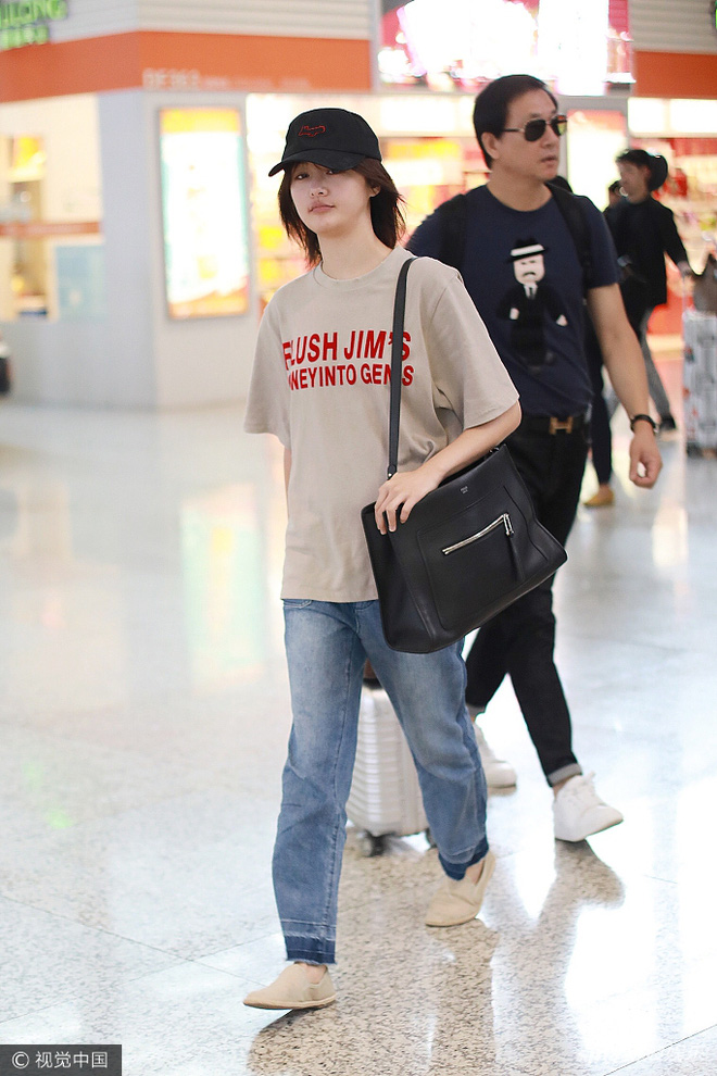 trinh sang gay that vong khi xuat hien voi mat moc kem sac o san bay