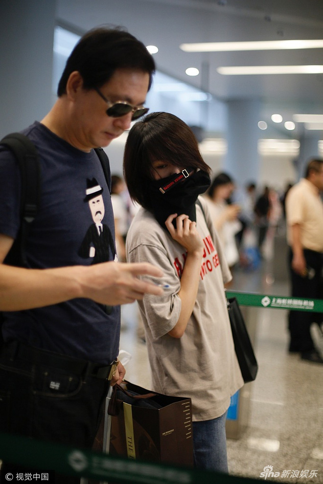 trinh sang gay that vong khi xuat hien voi mat moc kem sac o san bay