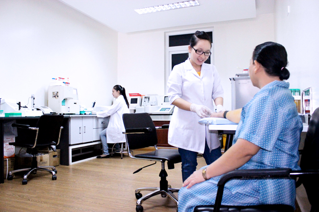 vu nguoi phu nu nguy kich sau phau thuat got cam giam doc benh vien tham my len tieng