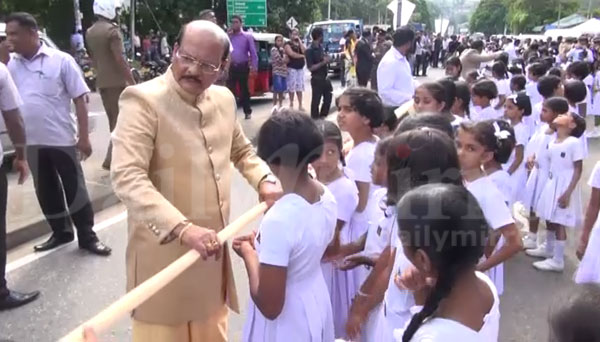 bat 250 em nho bo hoc cam duoi vay cuoi dai 32 km co dau bi canh sat dieu tra vi vi pham quyen tre em