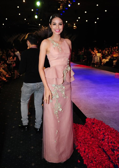 truoc scandal chen ep tai miss universe 2017 pham huong cung tung bi to chanh choe va chang ua gi mai ngo