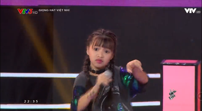 am muu lam no tung san khau giong hat viet nhi 2017 hlv huong tram roi vao lua chon kho khan