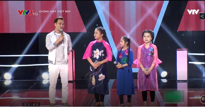 am muu lam no tung san khau giong hat viet nhi 2017 hlv huong tram roi vao lua chon kho khan