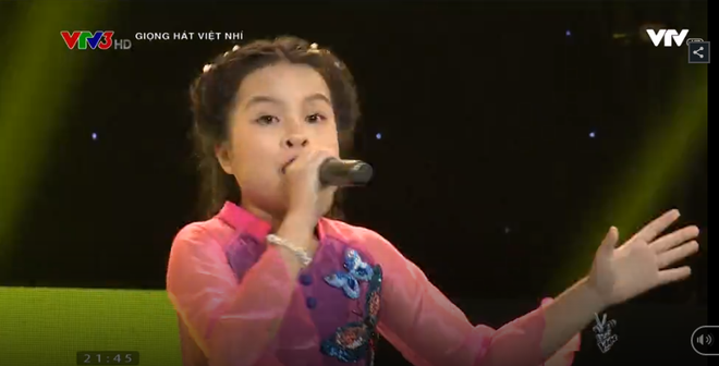 am muu lam no tung san khau giong hat viet nhi 2017 hlv huong tram roi vao lua chon kho khan