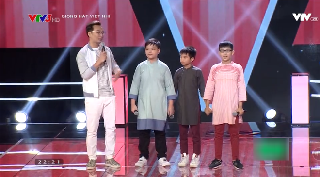 am muu lam no tung san khau giong hat viet nhi 2017 hlv huong tram roi vao lua chon kho khan