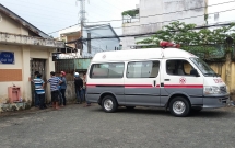 tphcm nghi be bi sac khi an chao bao mau lay tay an vao bung de so cuu be gai 9 thang tuoi tu vong