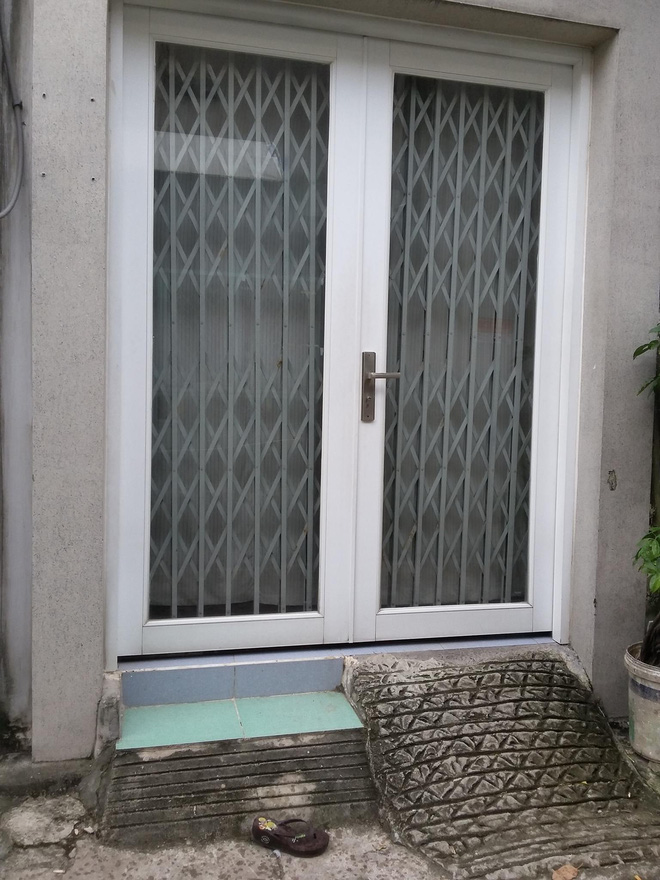 tphcm nghi be bi sac khi an chao bao mau lay tay an vao bung de so cuu be gai 9 thang tuoi tu vong