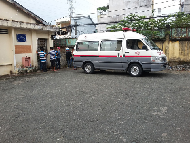 tphcm nghi be bi sac khi an chao bao mau lay tay an vao bung de so cuu be gai 9 thang tuoi tu vong