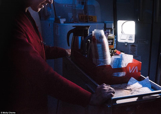 chum anh cuoc song bi an cua cac tiep vien hang khong o do cao hon 9000m