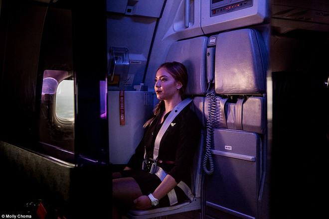 chum anh cuoc song bi an cua cac tiep vien hang khong o do cao hon 9000m