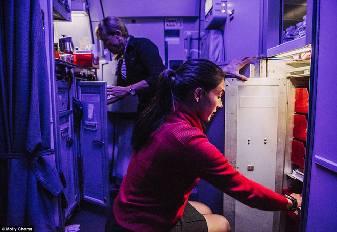 chum anh cuoc song bi an cua cac tiep vien hang khong o do cao hon 9000m