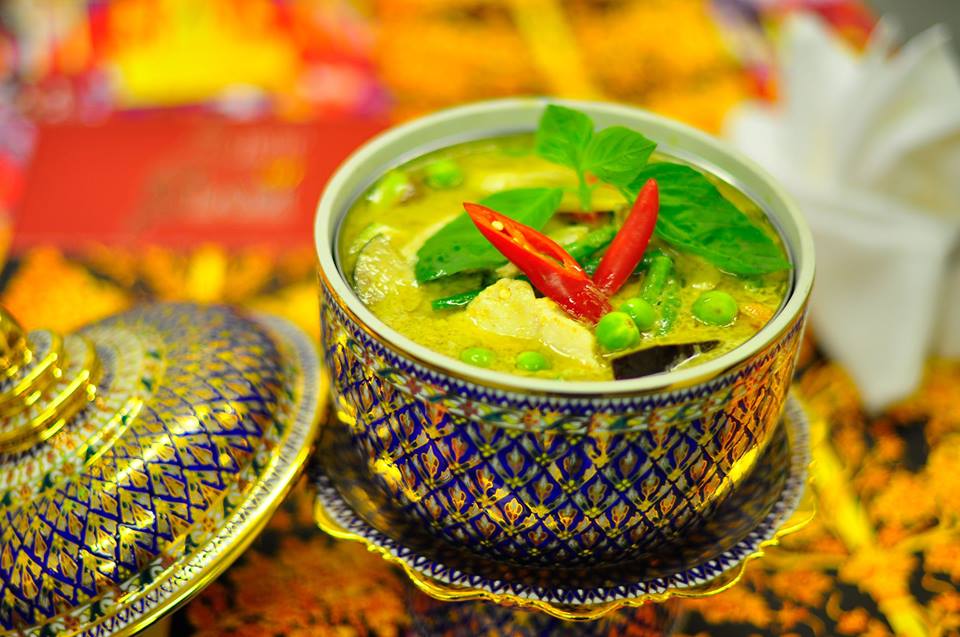 thuong thuc nhung mon an dac trung va day mau sac cua thai lan tai ha noi