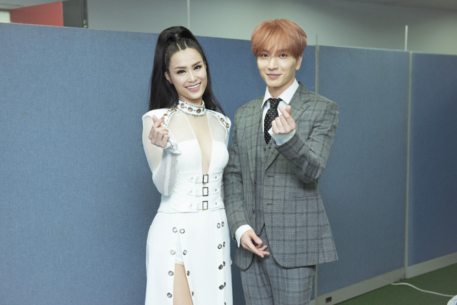 dong nhi bat tay leeteuk teayeon tai asia song festival