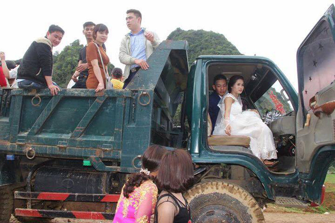 chao don con dau long chu re chia se lai bo anh ky niem ruoc dau bang xe cho go khien dan mang thich thu