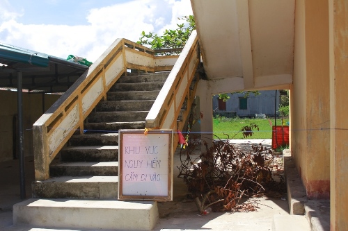 quang binh truong tieu hoc 2 tang xuong cap nhieu hoc sinh phai hoc tam truong muon