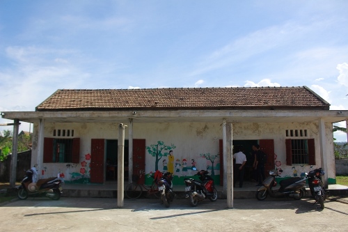 quang binh truong tieu hoc 2 tang xuong cap nhieu hoc sinh phai hoc tam truong muon