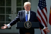 ong trump canh bao san sang dung vu luc trung phat them 8 ngan hang va 26 cong dan trieu tien