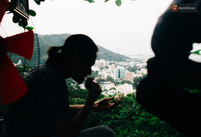 chuyen ve chang trai vung tau bo pho len rung de mo tiem toc trong tup leu doc dao ben trien doc