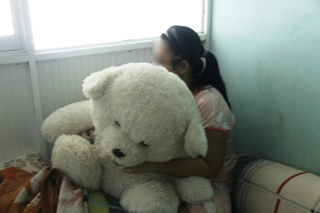 be gai 16 tuoi bi anh re dung vu luc de hiep dam da sinh con gai duoc 10 ngay tuoi