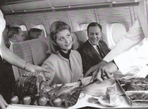 trai nghiem thoi ky hoang kim cua nganh hang khong thap nien 70 qua nhung thuoc phim xua cu