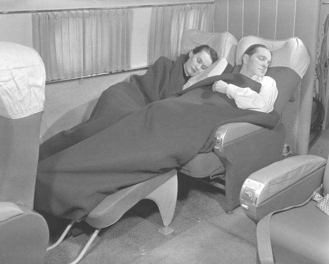 trai nghiem thoi ky hoang kim cua nganh hang khong thap nien 70 qua nhung thuoc phim xua cu