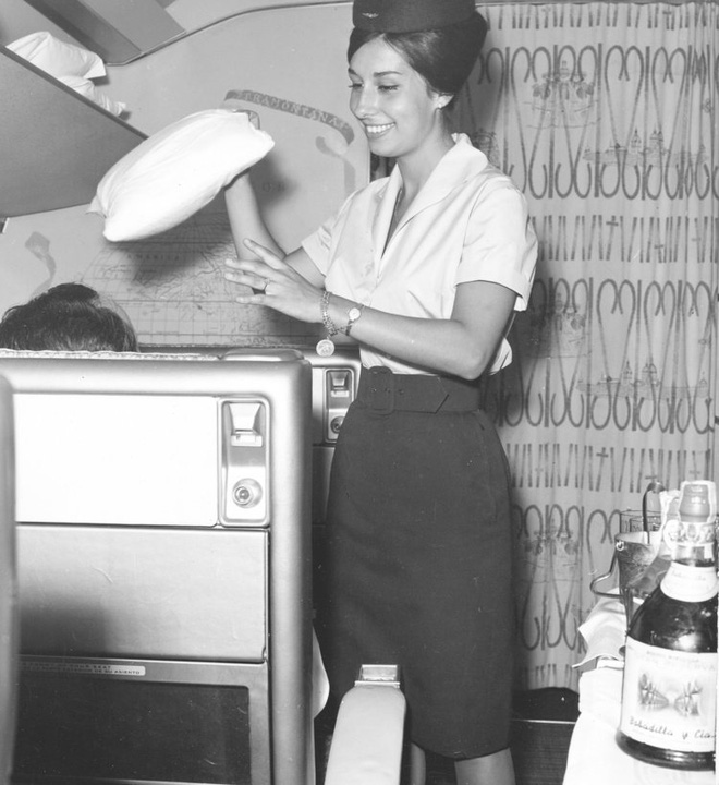 trai nghiem thoi ky hoang kim cua nganh hang khong thap nien 70 qua nhung thuoc phim xua cu