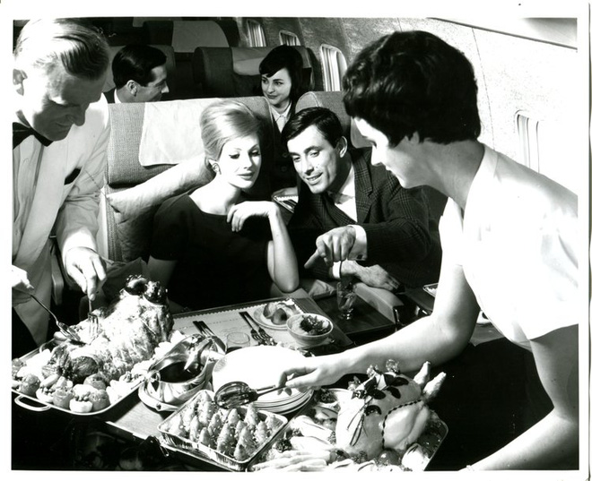 trai nghiem thoi ky hoang kim cua nganh hang khong thap nien 70 qua nhung thuoc phim xua cu