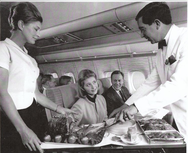 trai nghiem thoi ky hoang kim cua nganh hang khong thap nien 70 qua nhung thuoc phim xua cu