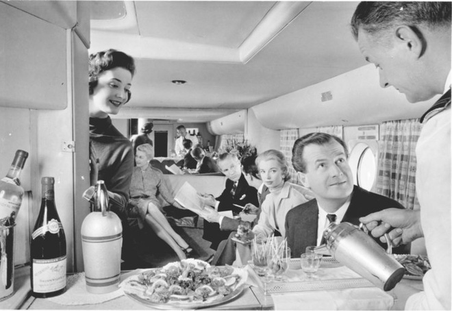 trai nghiem thoi ky hoang kim cua nganh hang khong thap nien 70 qua nhung thuoc phim xua cu