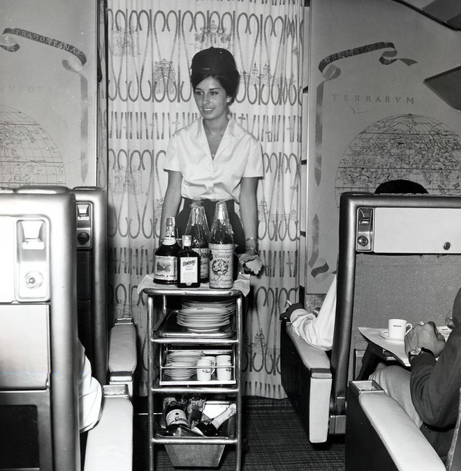 trai nghiem thoi ky hoang kim cua nganh hang khong thap nien 70 qua nhung thuoc phim xua cu