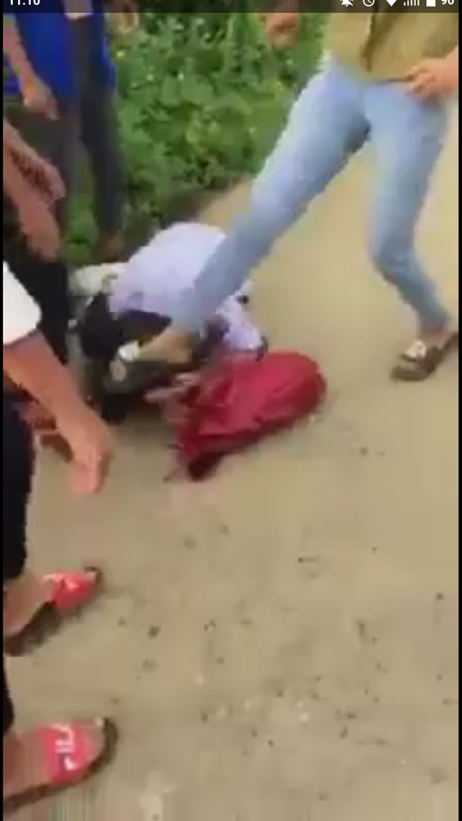 phan ung cua nhom hoc sinh khi thay ban danh nhau gay buc xuc