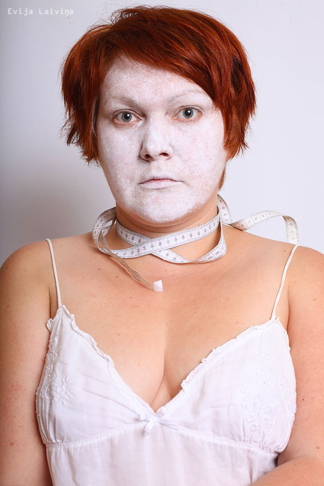 ngo nhu dung cu tra tan trong phim kinh di nhung day la su that ve cai dep am anh cac co gai ngay nay