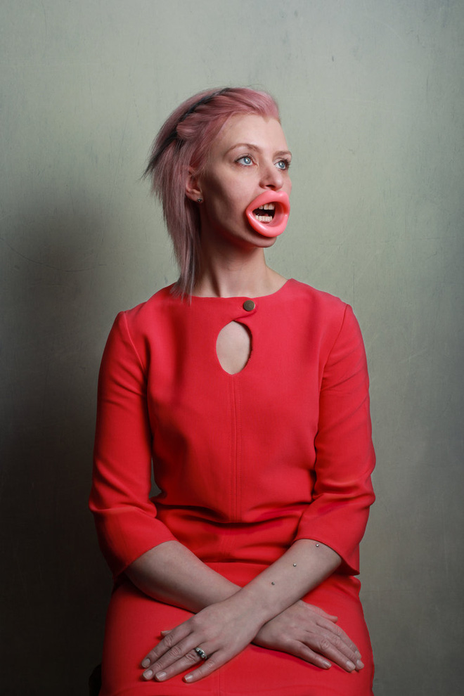 ngo nhu dung cu tra tan trong phim kinh di nhung day la su that ve cai dep am anh cac co gai ngay nay