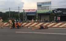 dong nai lai xe may di du lich nguoi phu nu ngoai quoc bi xe ben can tu vong