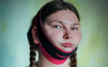 ngo nhu dung cu tra tan trong phim kinh di nhung day la su that ve cai dep am anh cac co gai ngay nay