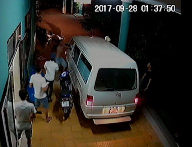 Nhóm thanh niên hỗn chiến, đập phá trung tâm y tế ở Quảng Nam trong đêm nhom thanh nien hon chien dap pha trung tam y te o quang nam trong dem