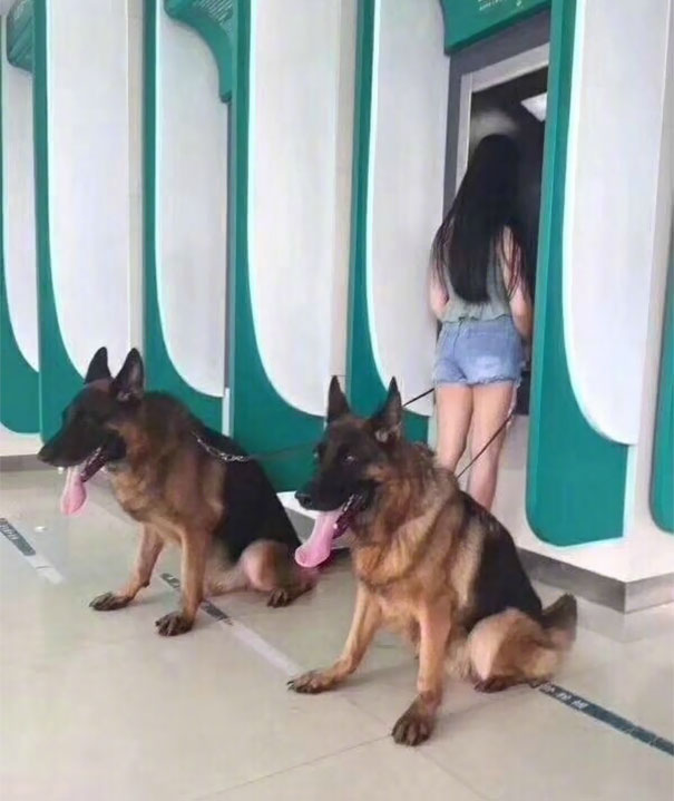 nhung chu cho vao vai bao ke mau mat tai cac cay atm vao ban dem