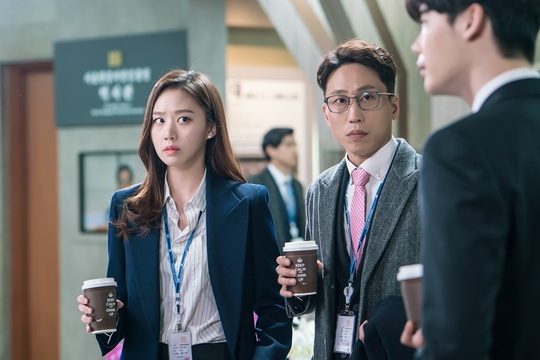 lee jong suk phat dien vi suzy thi ngao dong nghiep thi lao